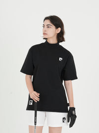 Back logo short sleeve mock neck｜BLACK - model