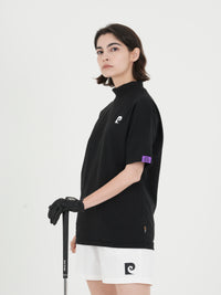 Back logo short sleeve mock neck｜BLACK - model