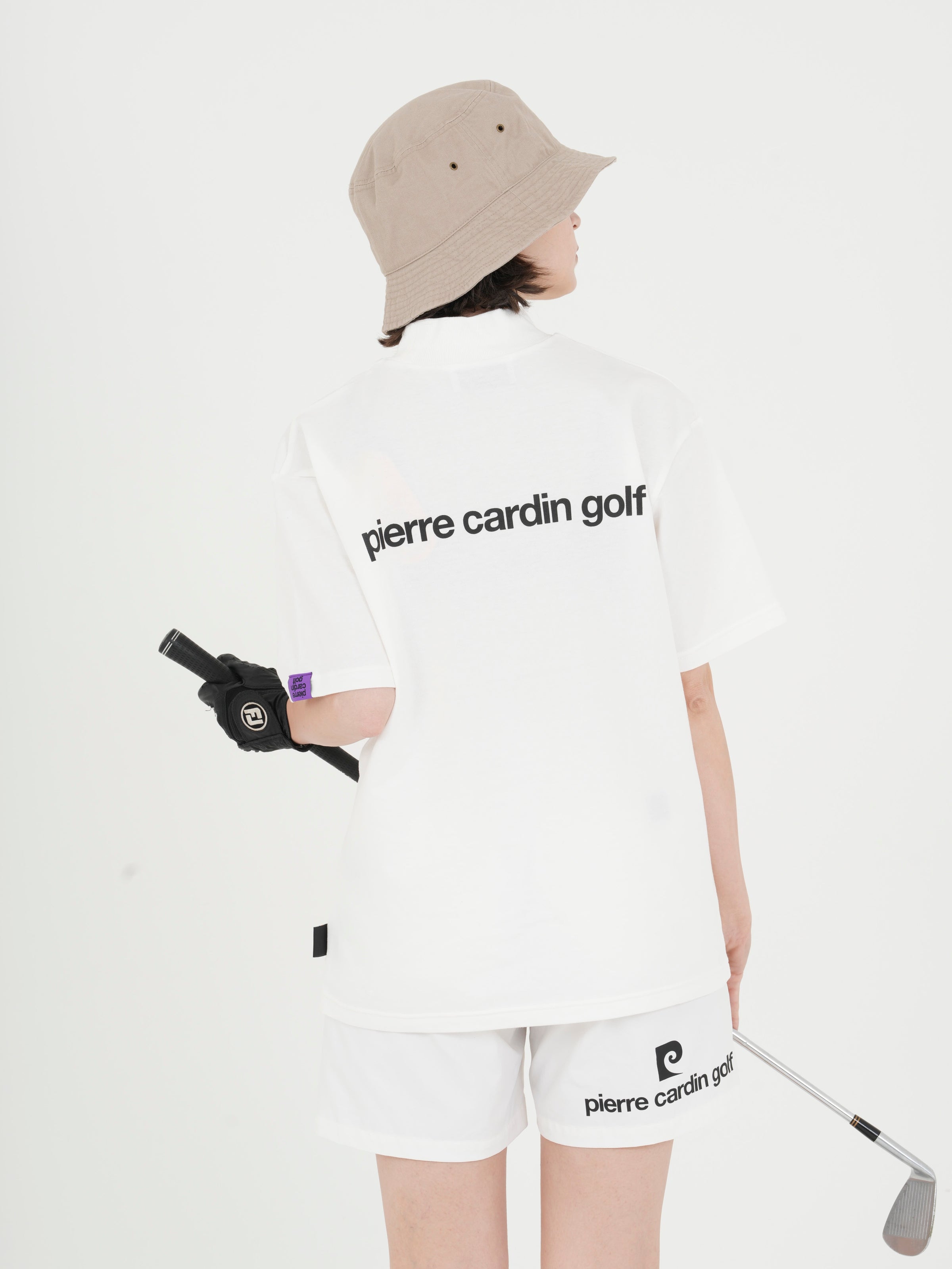 Back logo short sleeve mock neck｜WHITE - model