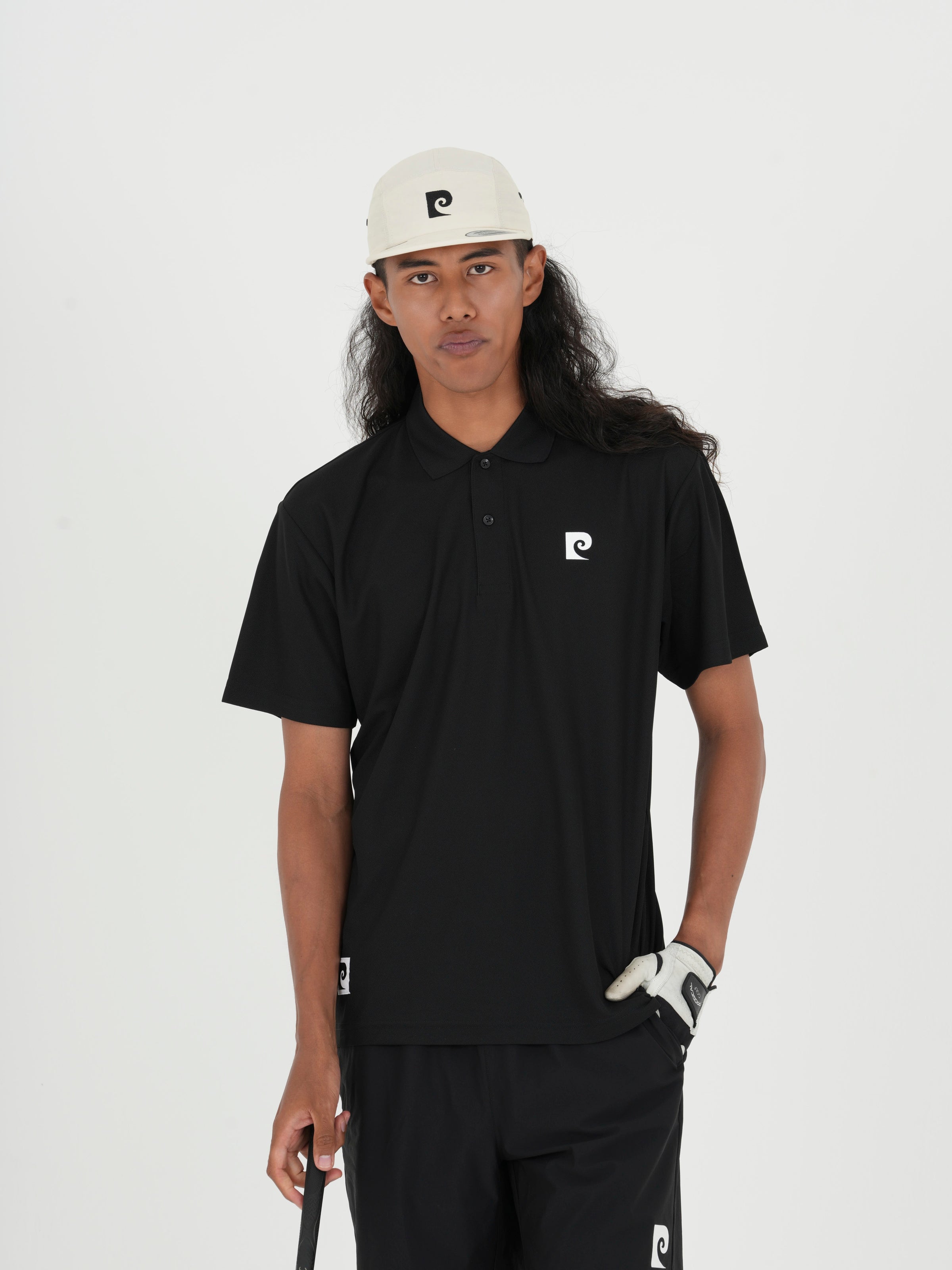 Back pcg logo short sleeve polo｜BLACK - model