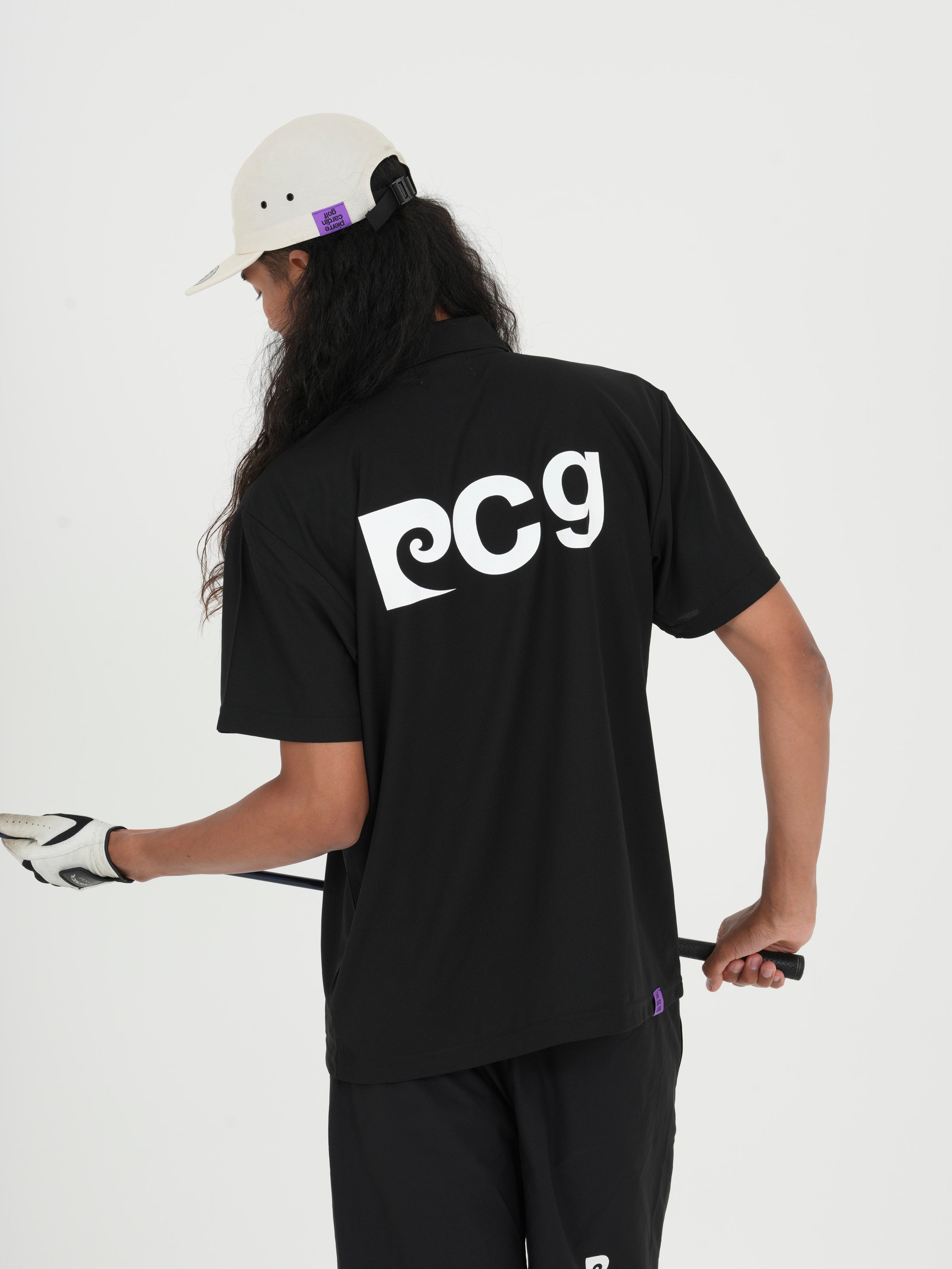 Back pcg logo short sleeve polo｜BLACK - model