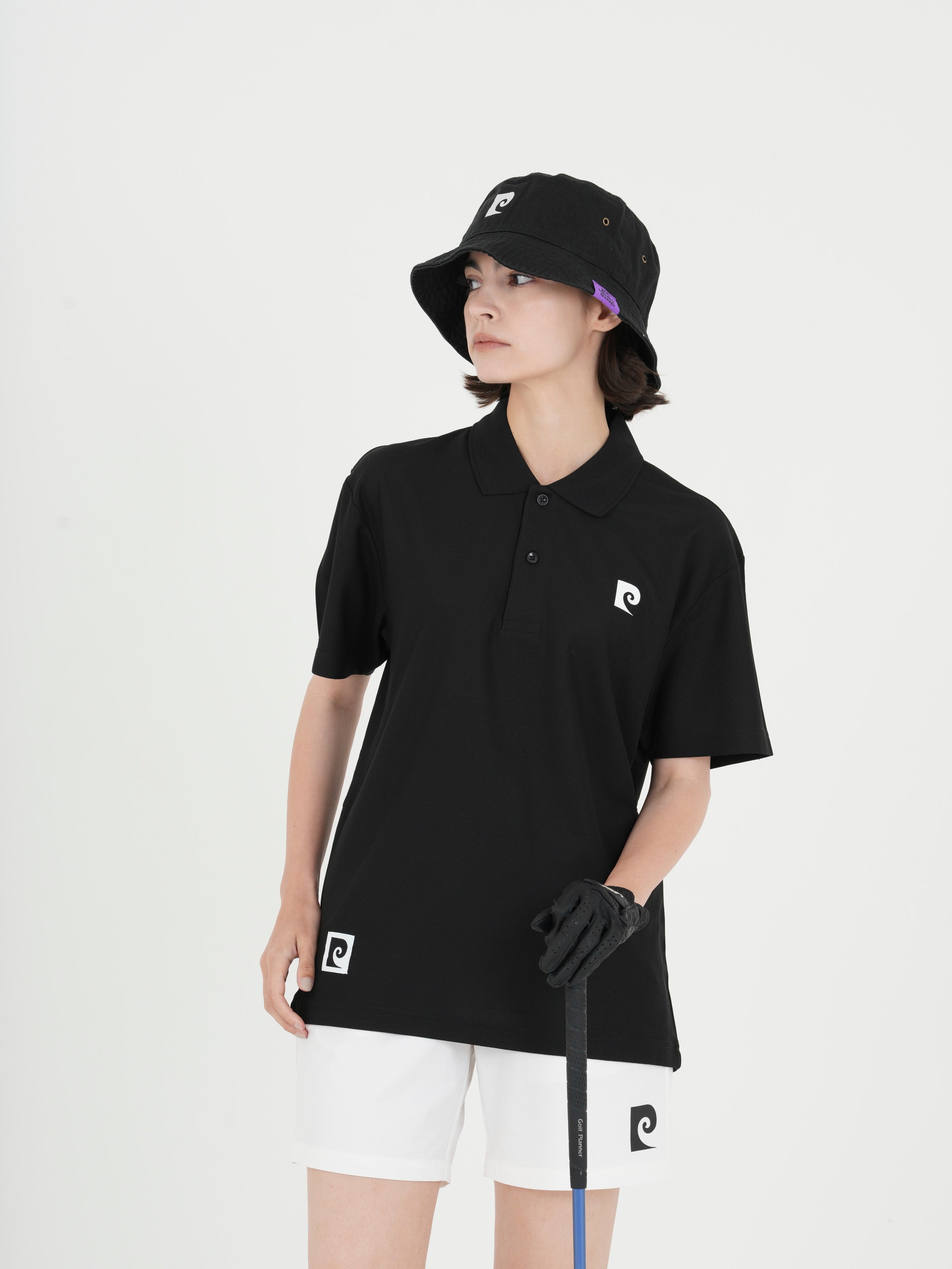 Back pcg logo short sleeve polo｜BLACK - model