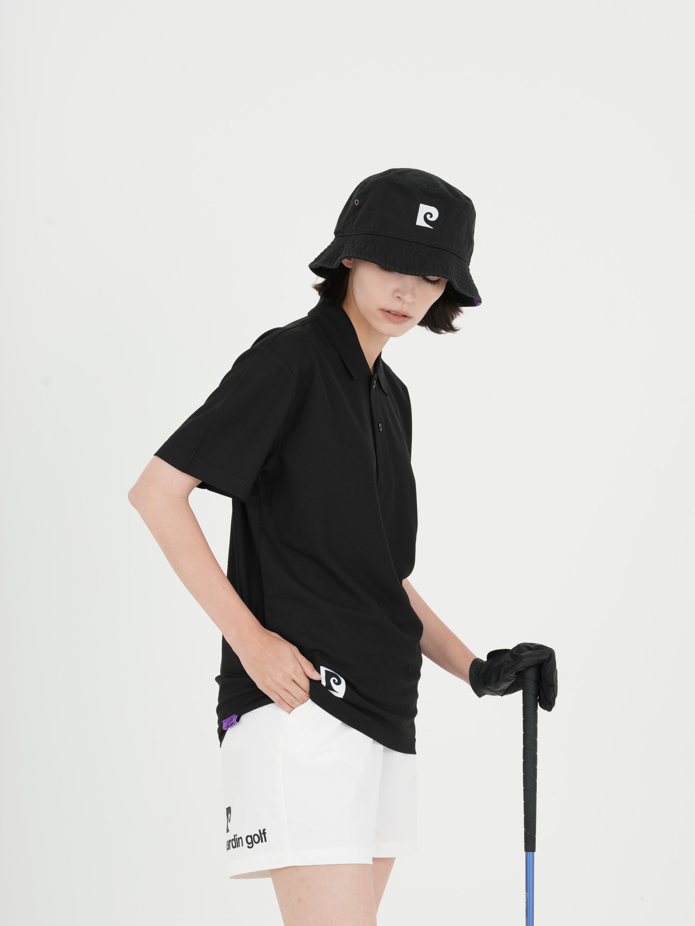Back pcg logo short sleeve polo｜BLACK - model