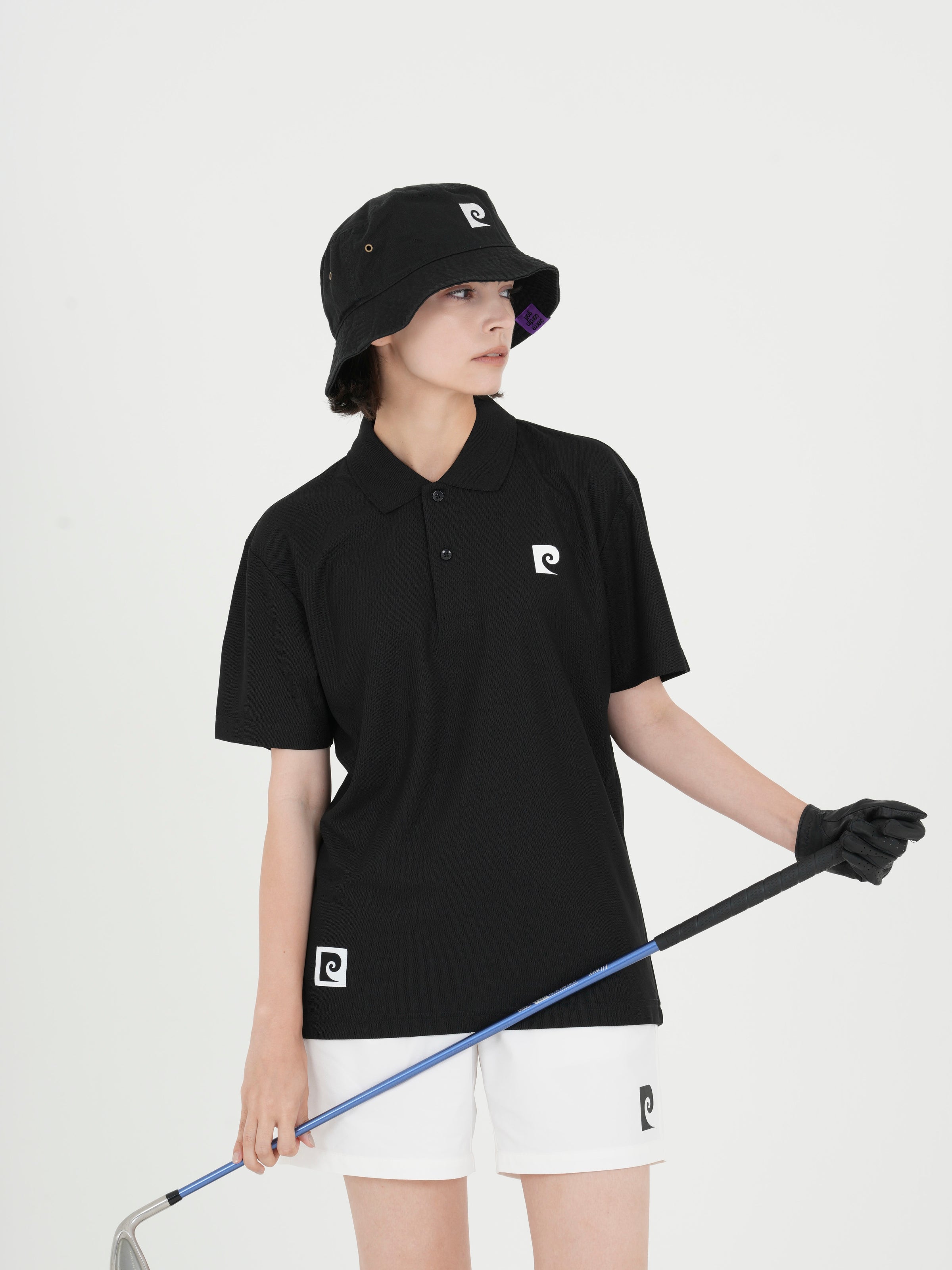 Back pcg logo short sleeve polo｜BLACK - model