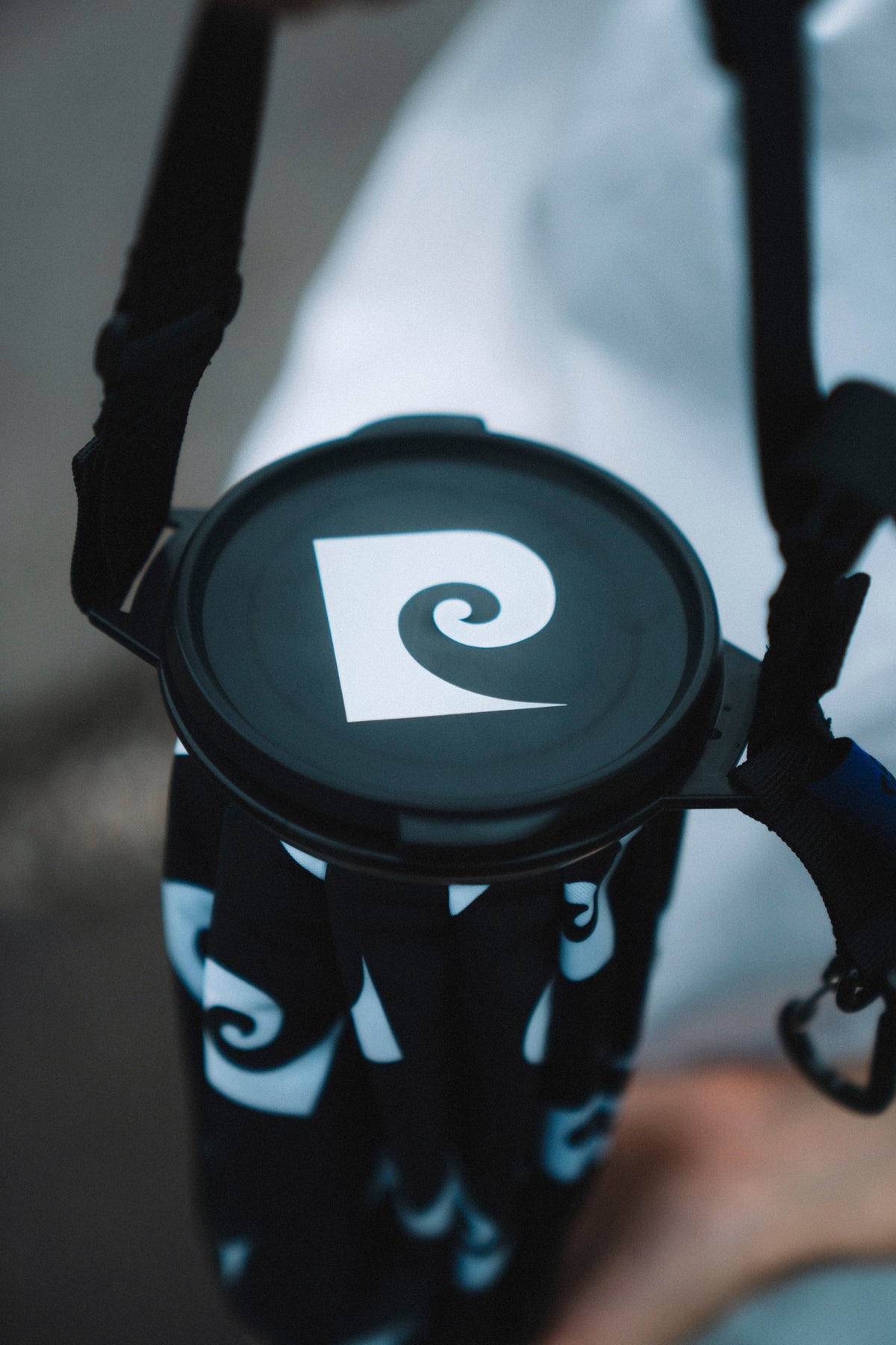 P logo ice pack｜BLACK - model