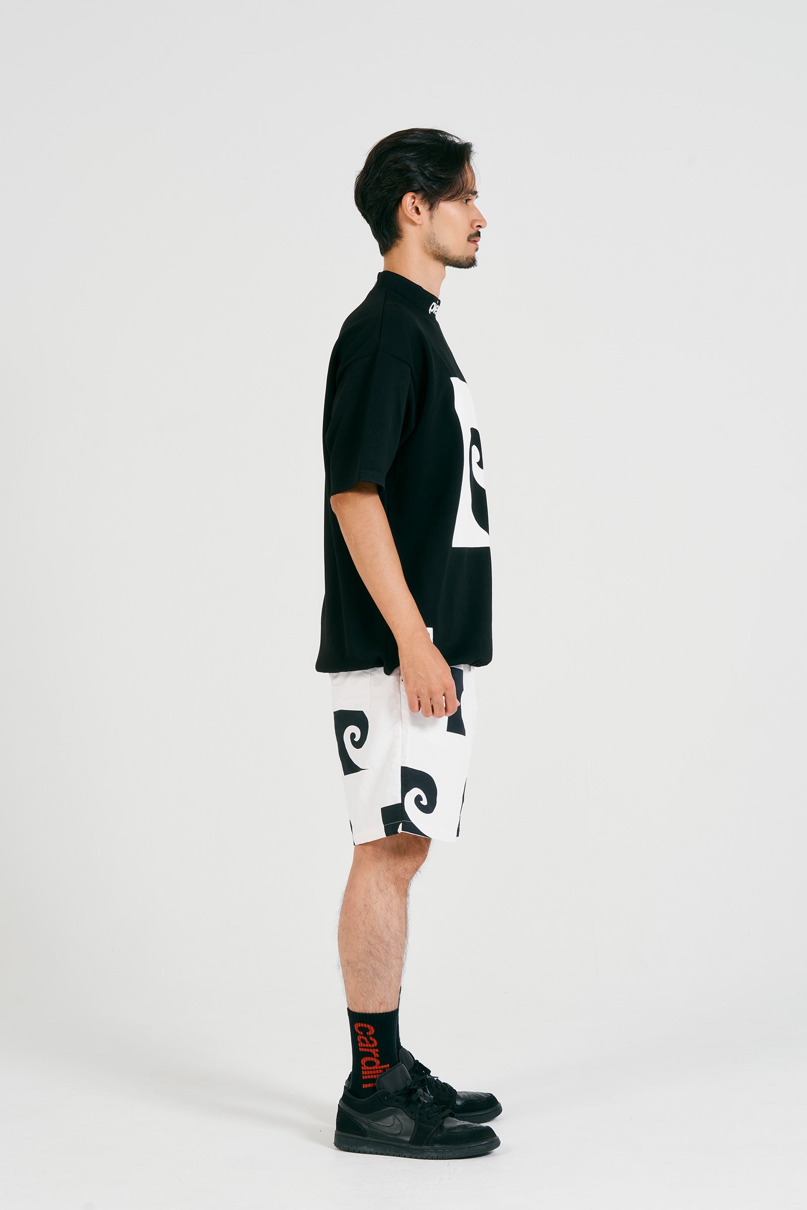 P logo short sleeve mock-neck | BLACK