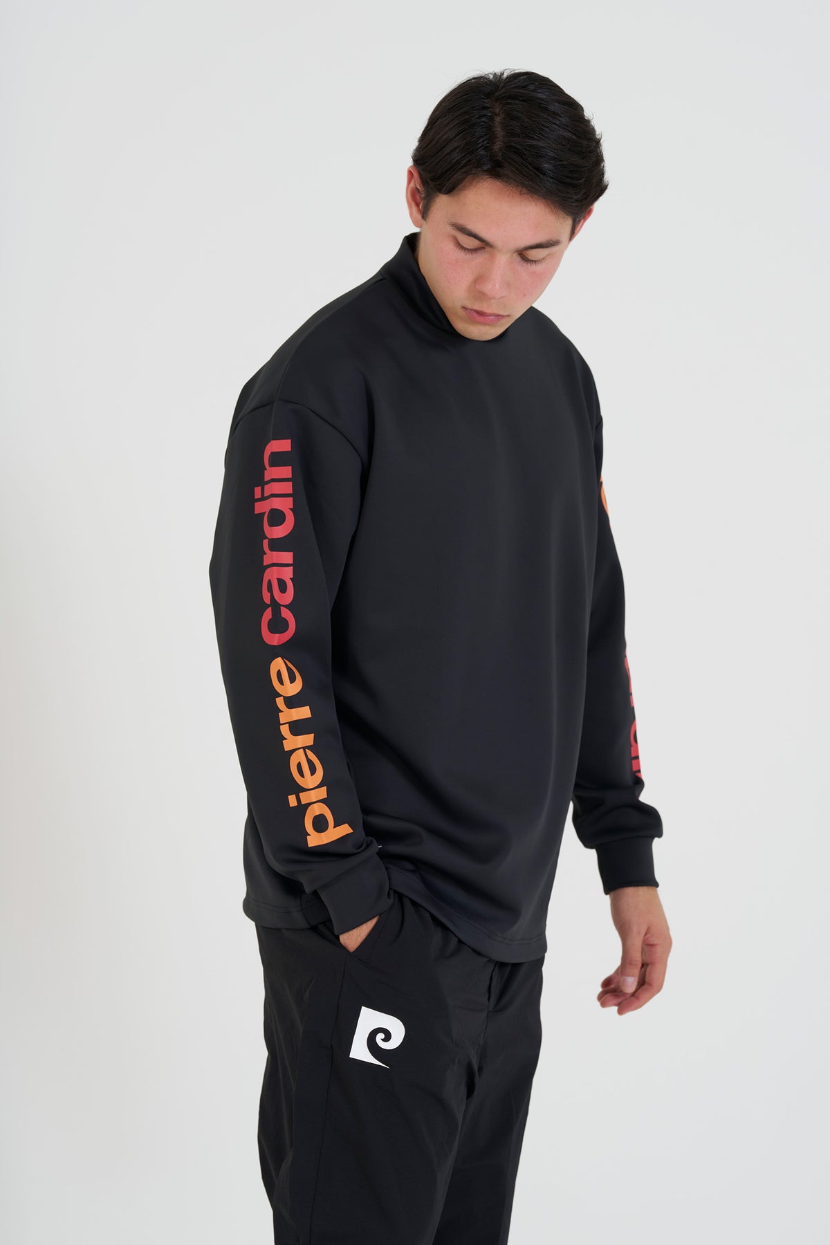 P logo longsleeve mock neck | BLACK × MULTI