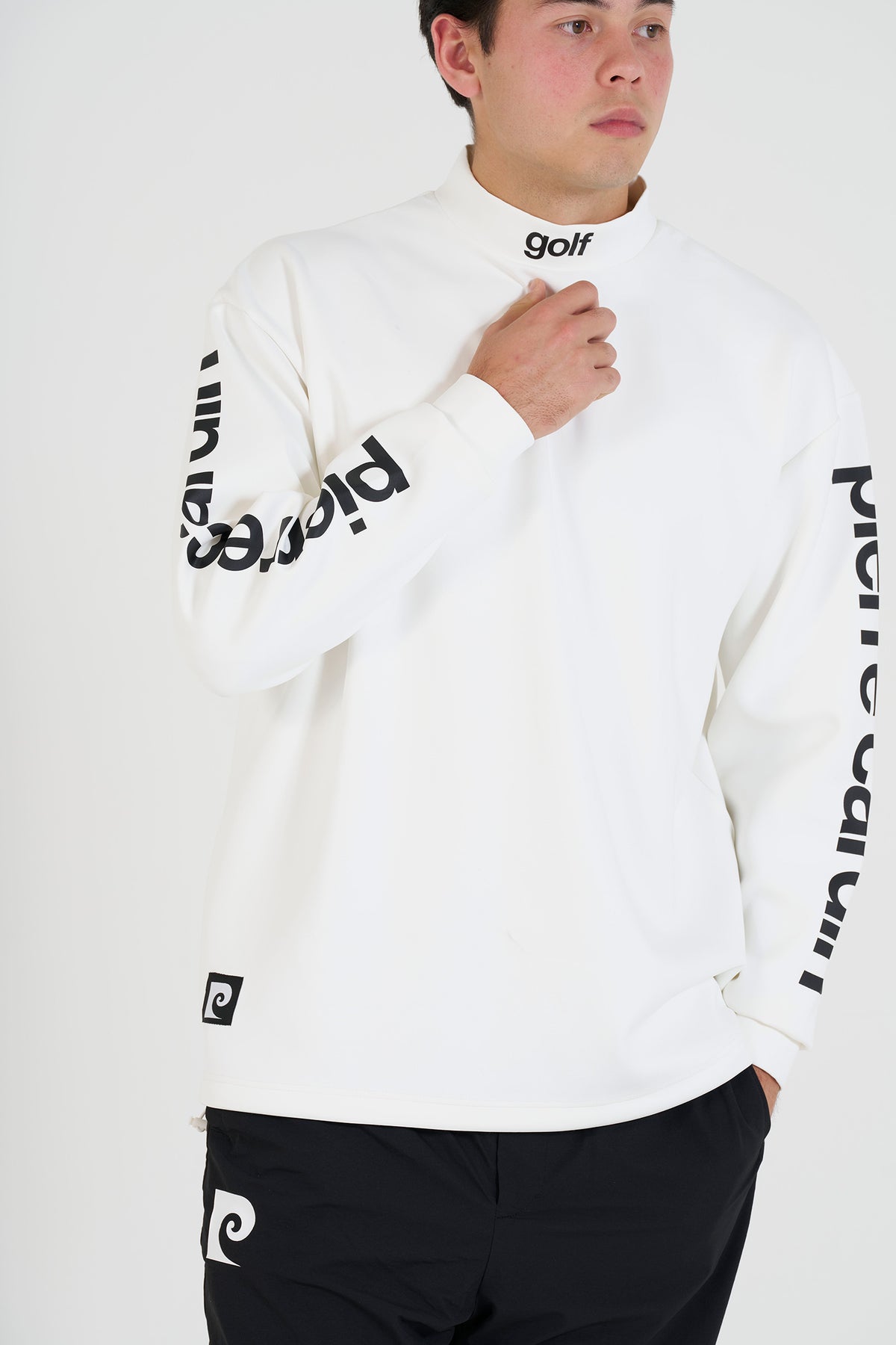 P logo longsleeve mock neck | WHITE × BLACK