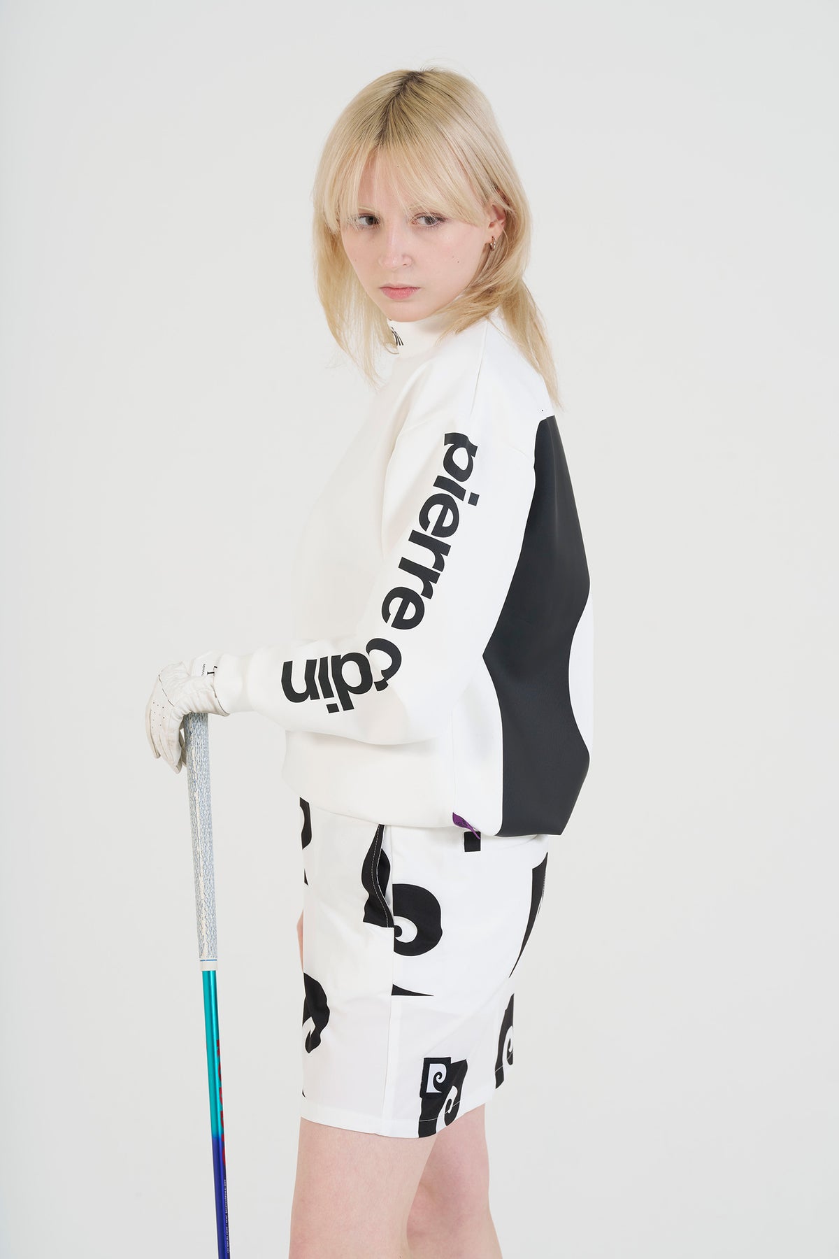 P logo longsleeve mock neck | WHITE × BLACK