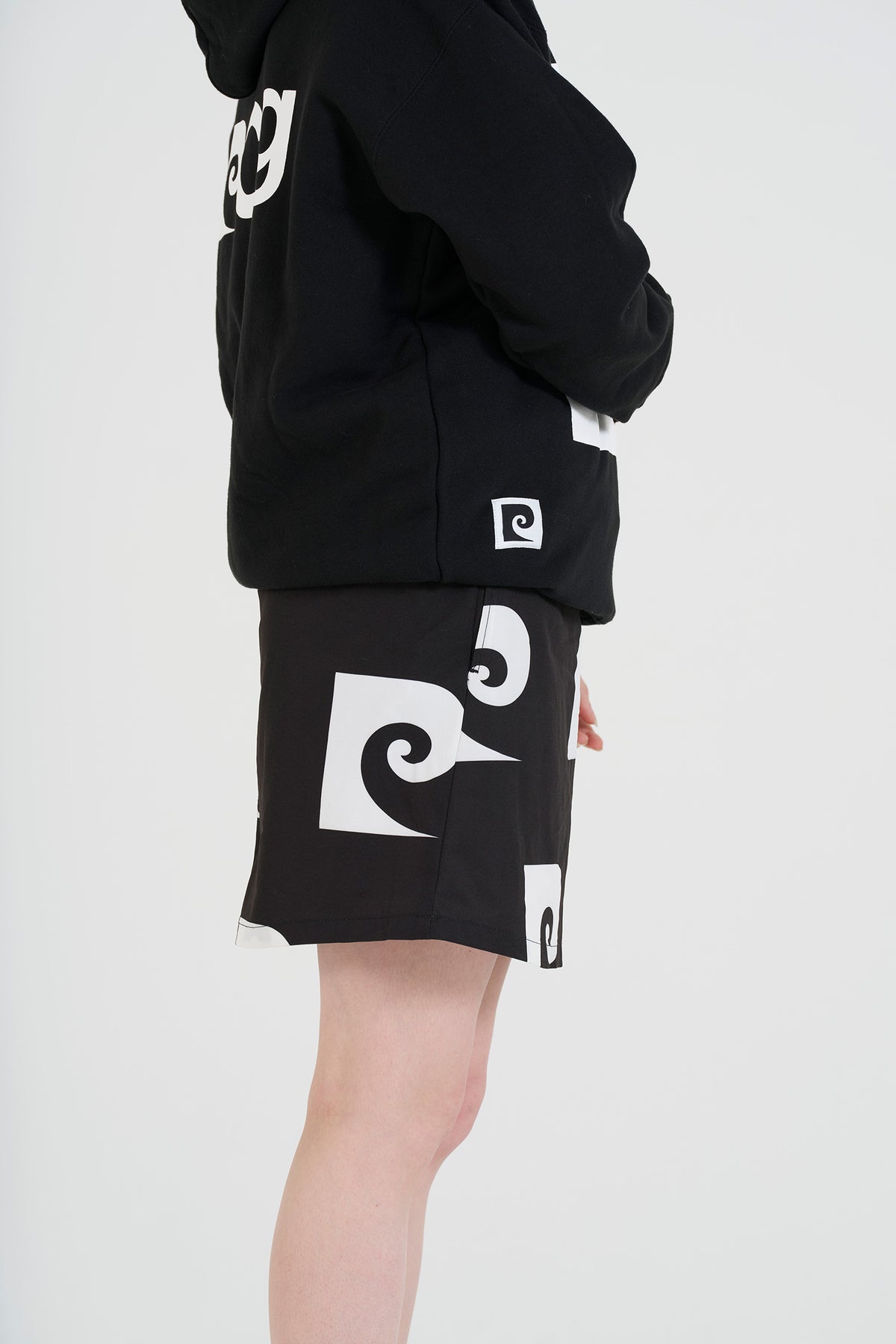 P logo skirt | BLACK