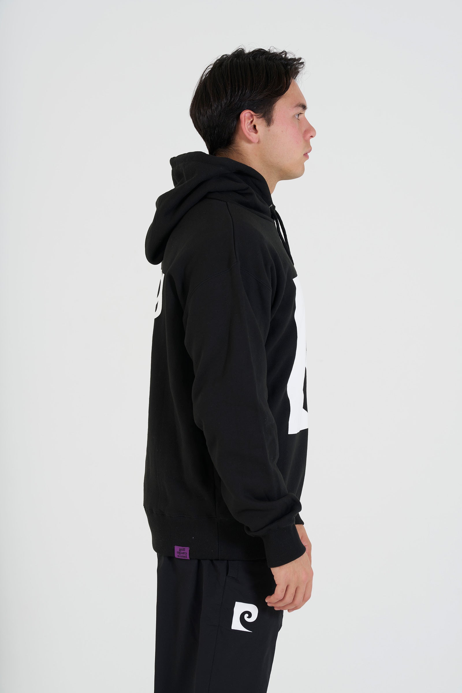 P logo hoodie | BLACK