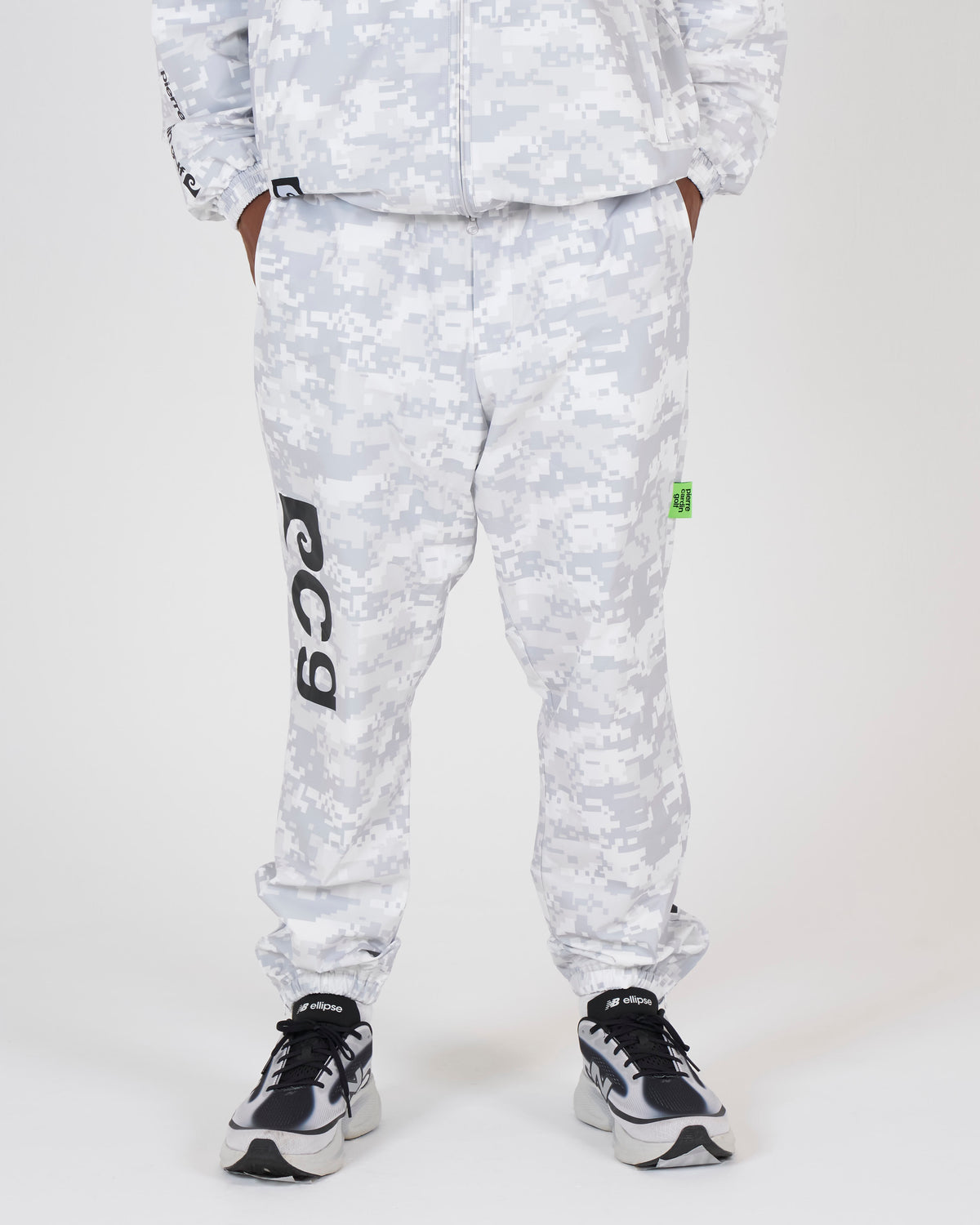 all-over pattern easy long pants｜DIGITAL CAMO-2