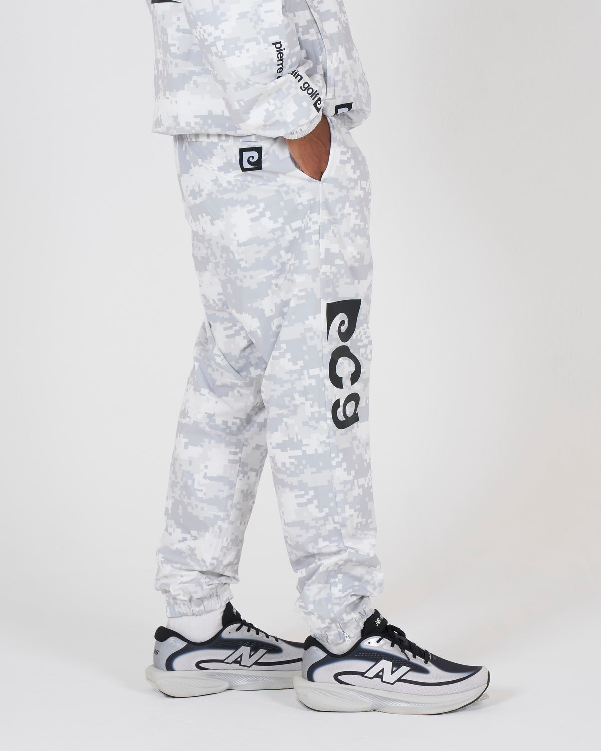 all-over pattern easy long pants｜DIGITAL CAMO-2